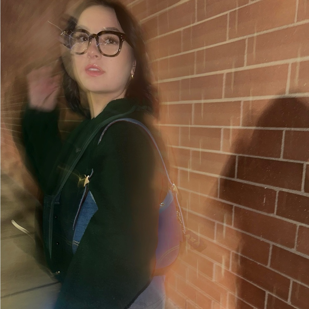 Meet your Posher, Alora